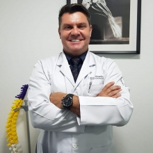 Dr. Marcos Alessandro Leao